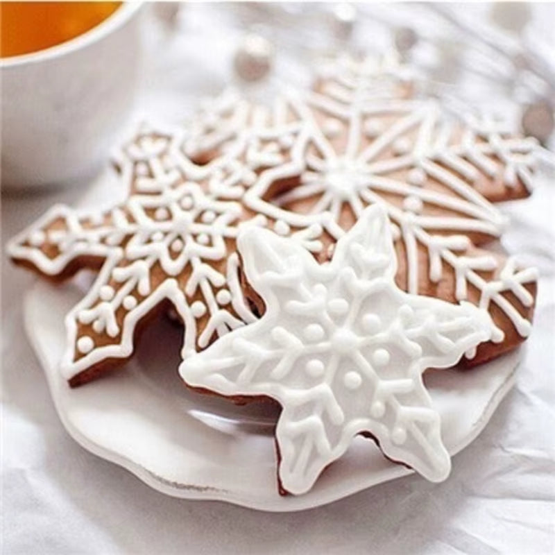 5-Piece Stainless Steel Snowflake Cookie Cutter Set - Perfect for Christmas Baking and Fondant Decorating!